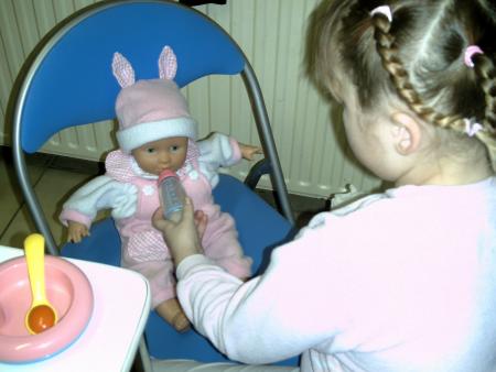 sarah qui joue avec son bébé